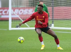 欧冠倒计时，罗马加时末段队长鼓劲，细节引发关注，话题不断，年轻球员得到机会